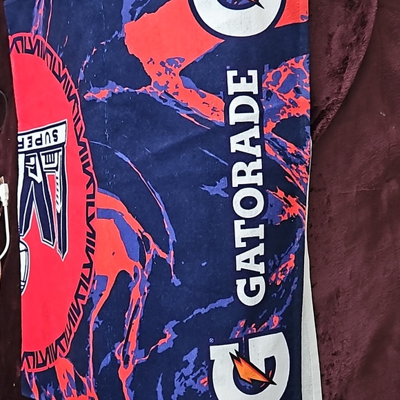 Brand new gatorade super Bowl bath sheet tag still on 40 inches long. - Picture 2 of 3